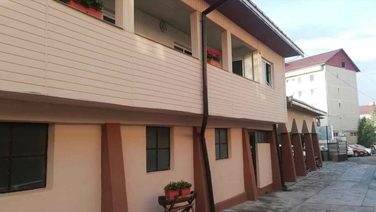 Hostel „La Galan” Rădăuţi Extérieur photo