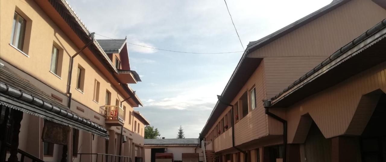 Hostel „La Galan” Rădăuţi Extérieur photo