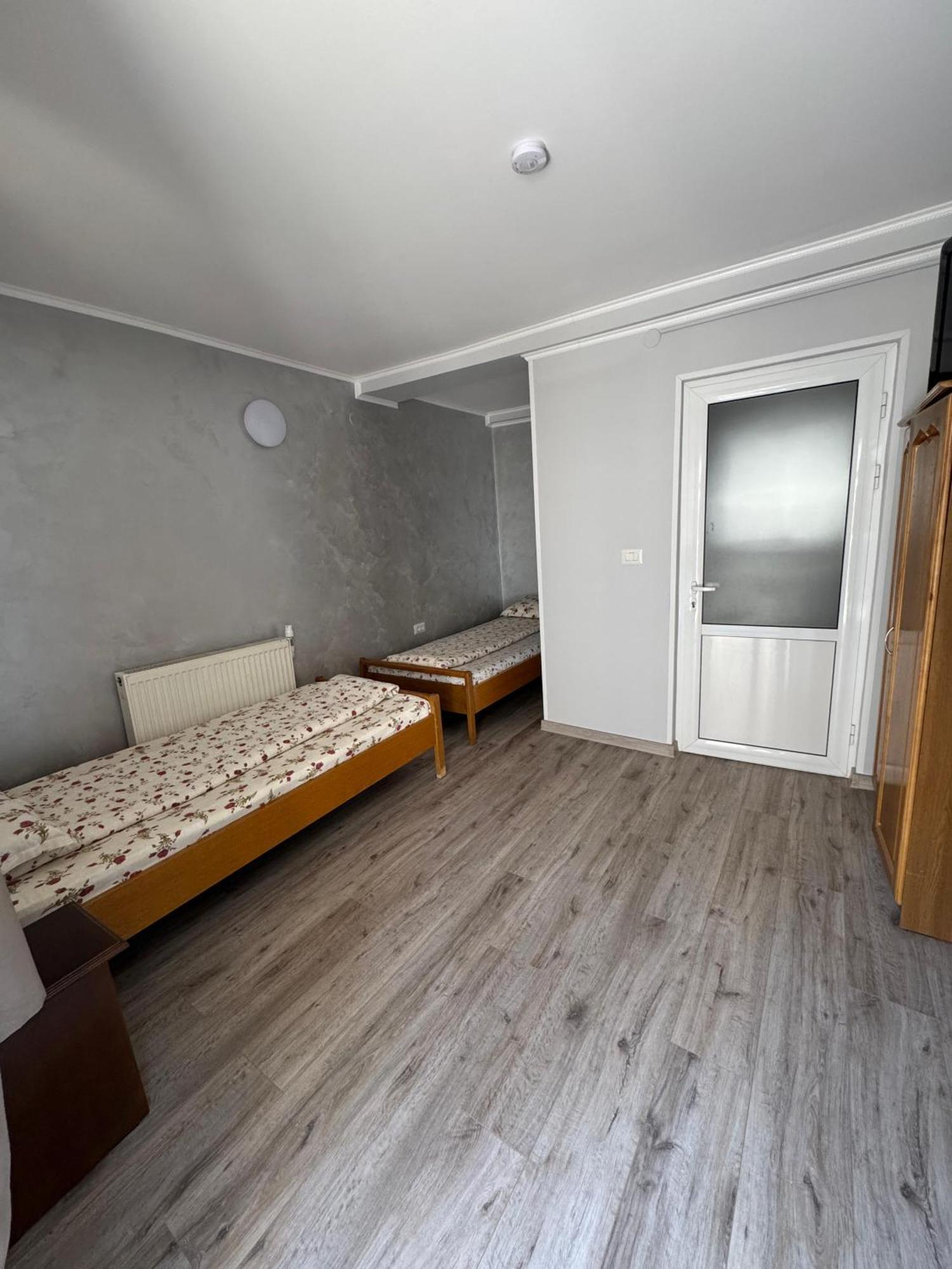 Hostel „La Galan” Rădăuţi Extérieur photo