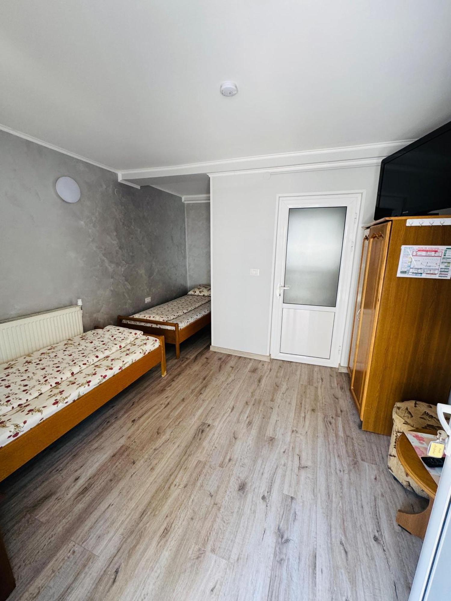 Hostel „La Galan” Rădăuţi Extérieur photo