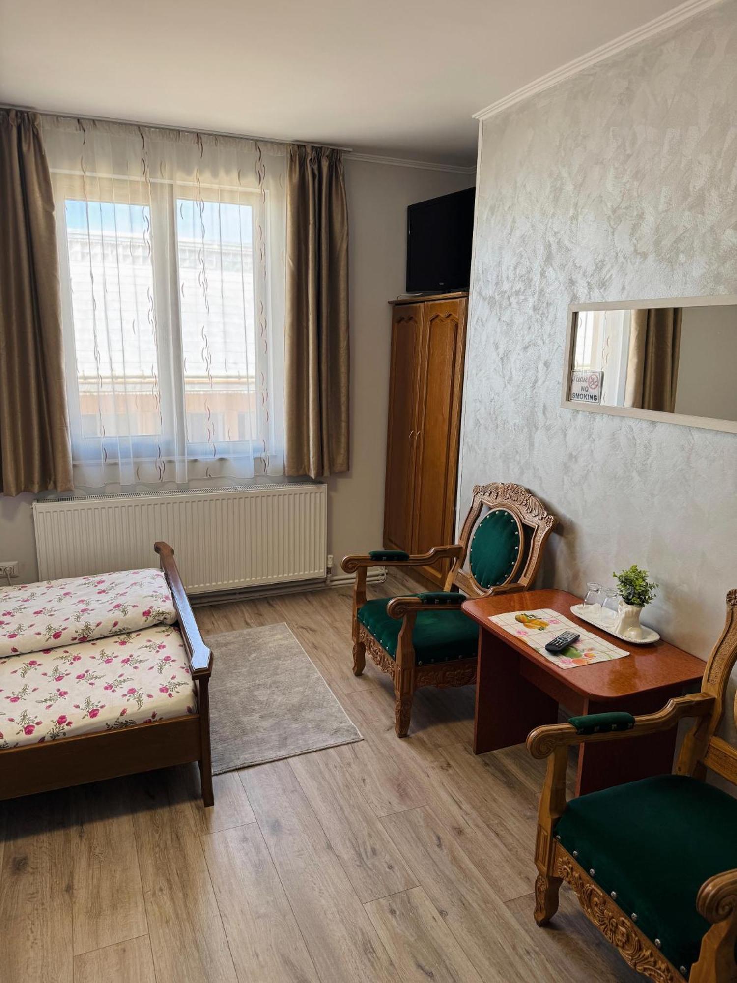 Hostel „La Galan” Rădăuţi Extérieur photo