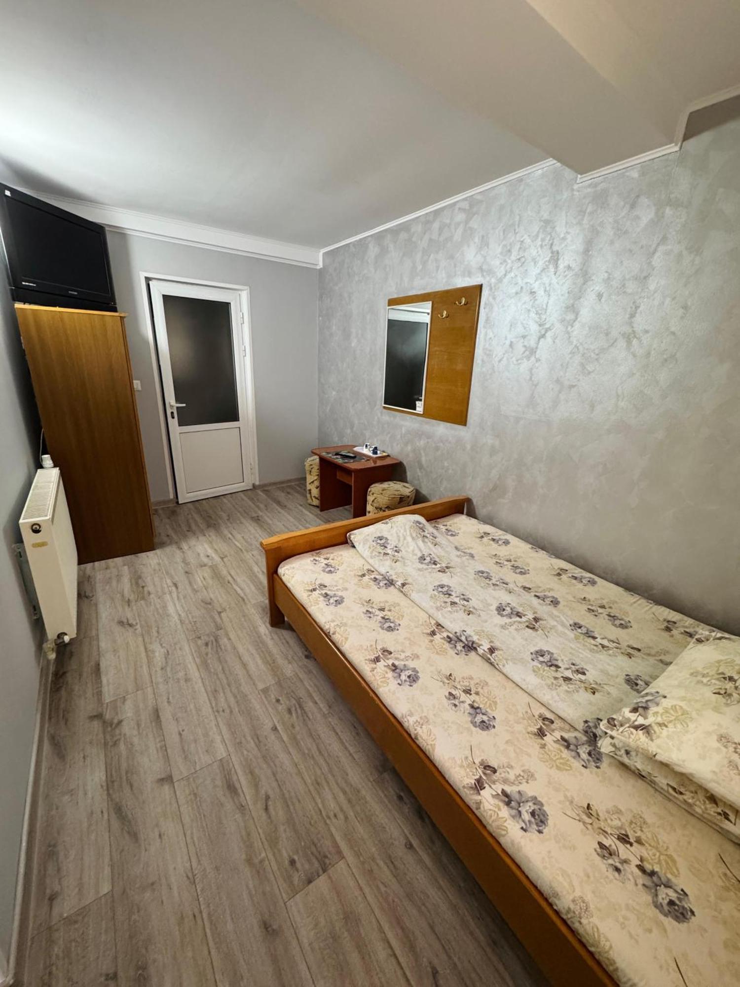 Hostel „La Galan” Rădăuţi Extérieur photo