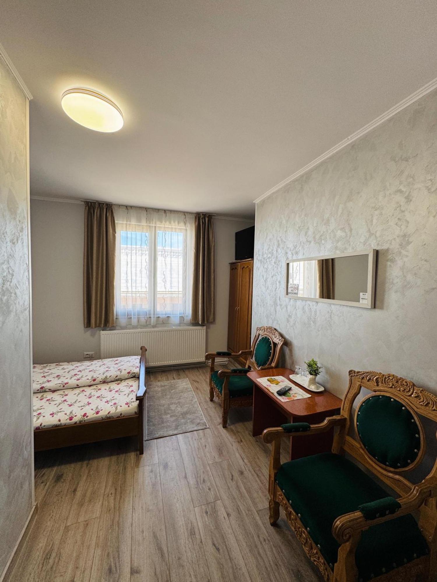 Hostel „La Galan” Rădăuţi Extérieur photo