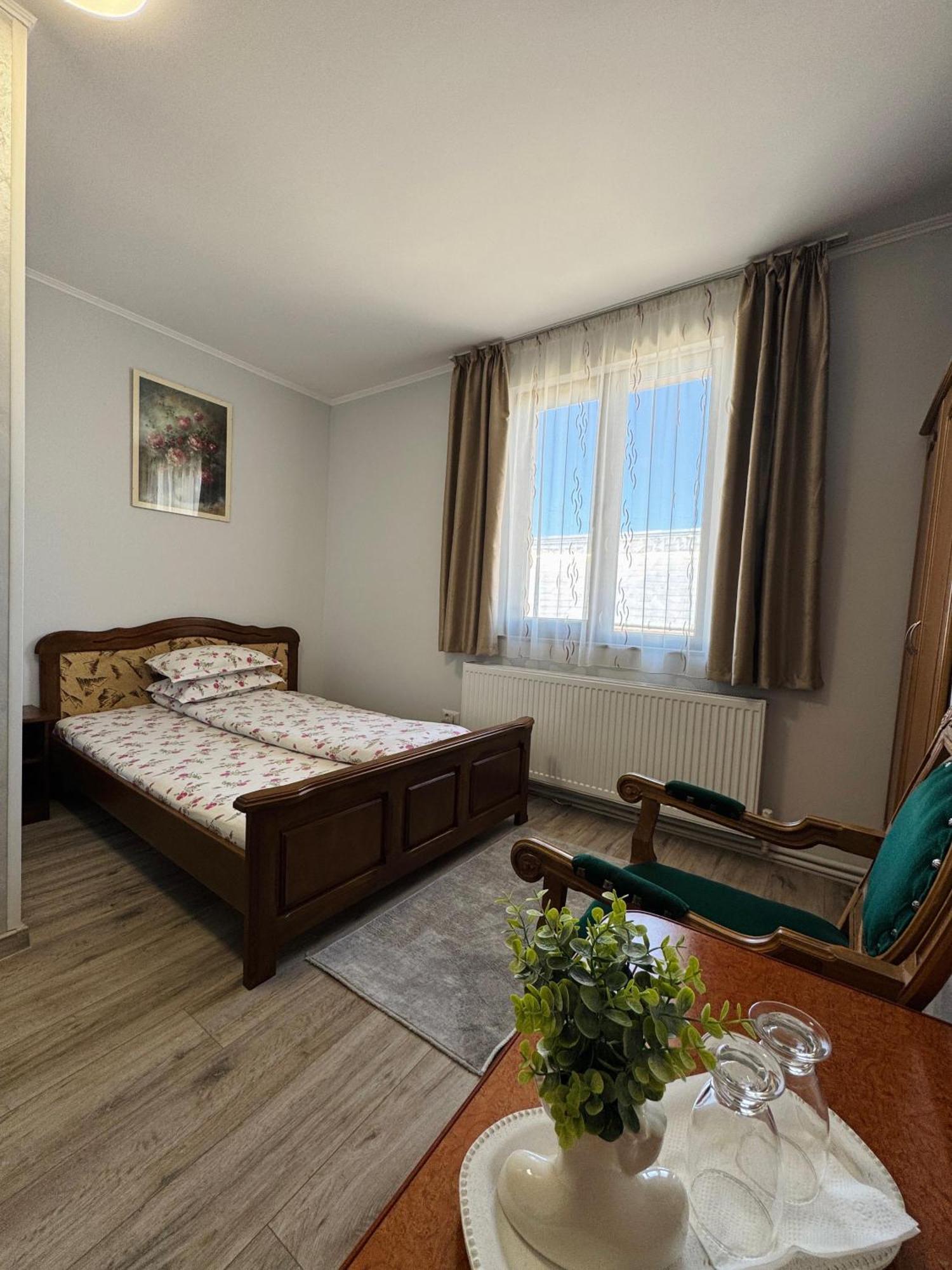 Hostel „La Galan” Rădăuţi Extérieur photo