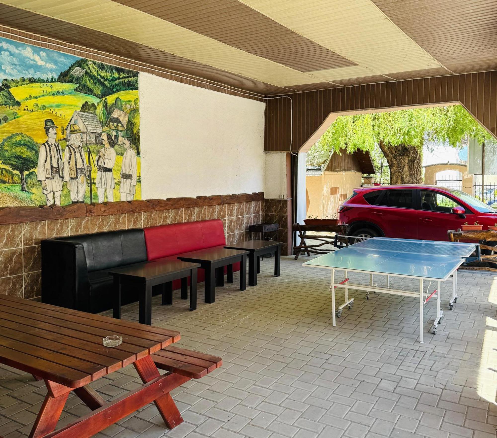 Hostel „La Galan” Rădăuţi Extérieur photo