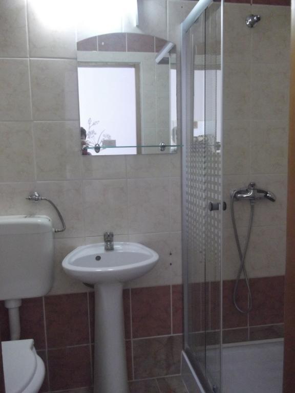 Hostel „La Galan” Rădăuţi Extérieur photo