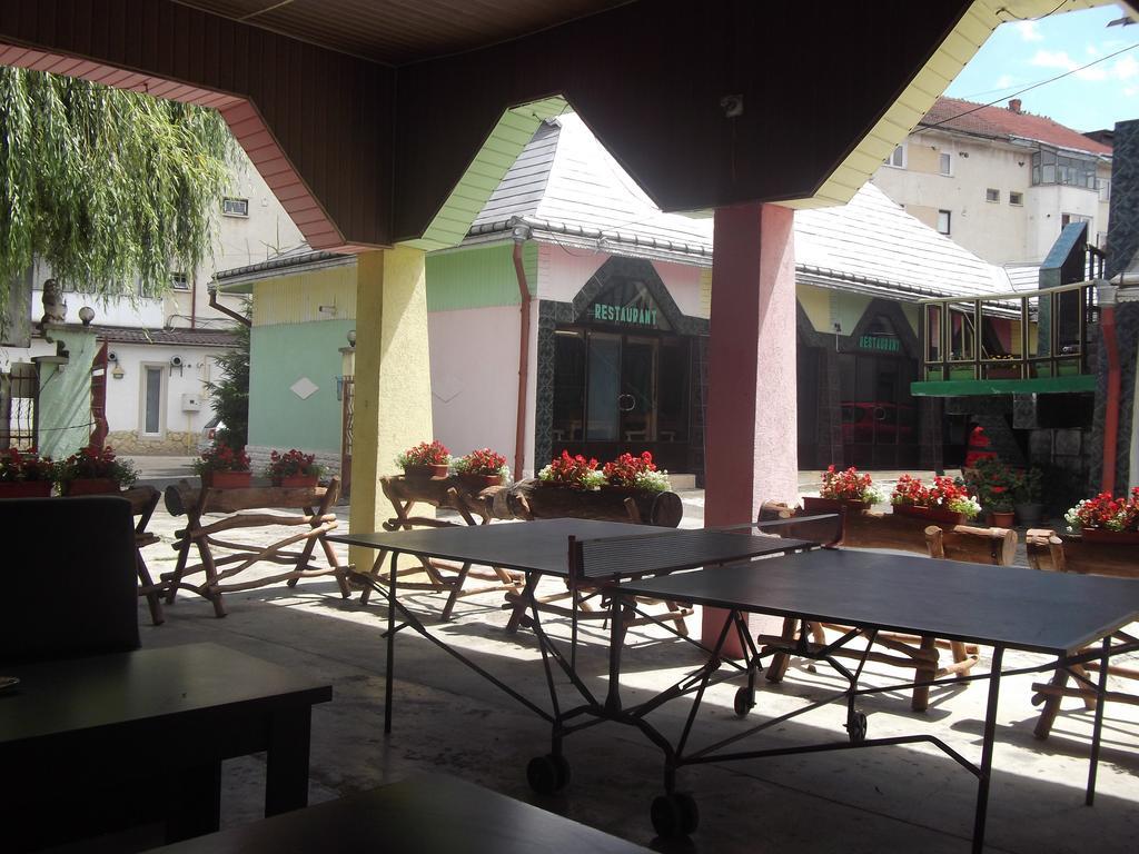Hostel „La Galan” Rădăuţi Extérieur photo