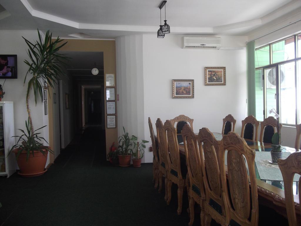 Hostel „La Galan” Rădăuţi Extérieur photo