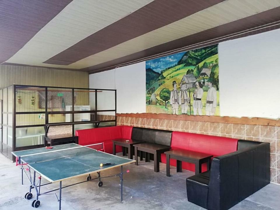 Hostel „La Galan” Rădăuţi Extérieur photo