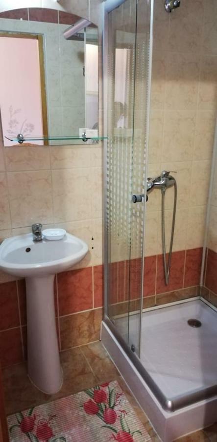 Hostel „La Galan” Rădăuţi Extérieur photo